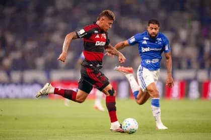 Cruzeiro vira sobre o Flamengo e impede liderança no Brasileiro
