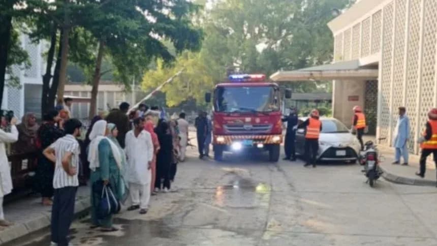 Incêndio em hospital no Paquistão mata pelo menos quatorze bebês