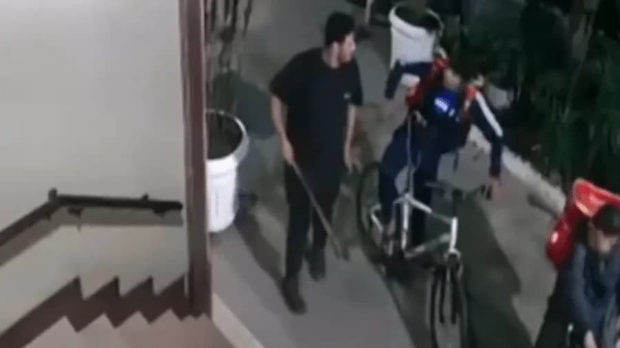 Seguranças suspeitos de matar ciclista se entregam no Rio